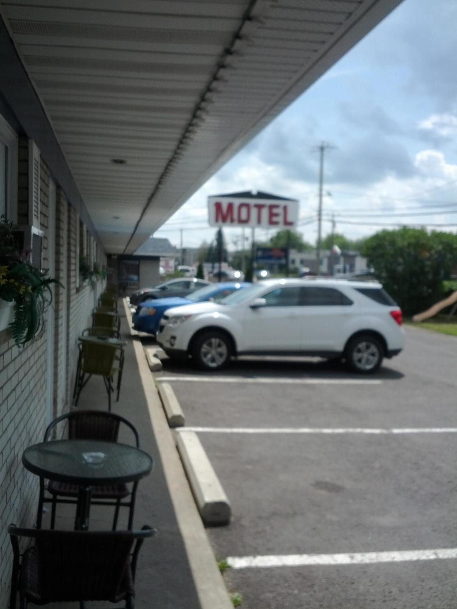 Motel Montgolfiere Jp Saint-Jean-sur-Richelieu Eksteriør bilde