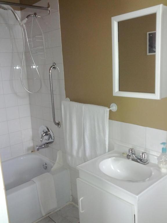 Motel Montgolfiere Jp Saint-Jean-sur-Richelieu Rom bilde