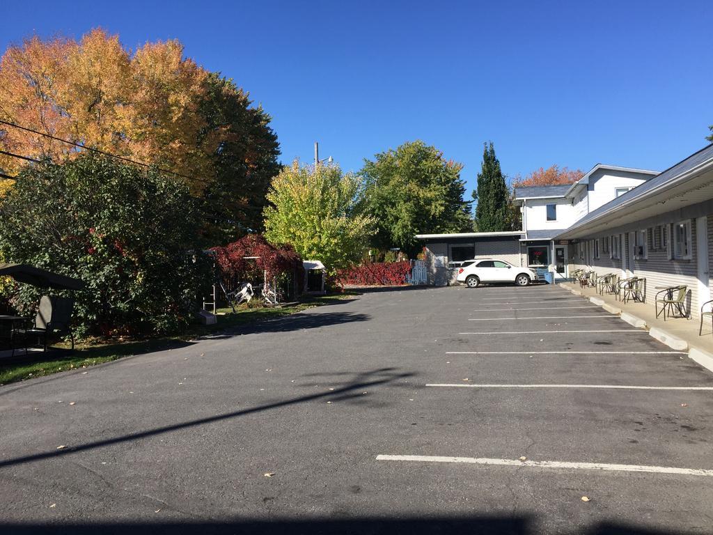Motel Montgolfiere Jp Saint-Jean-sur-Richelieu Eksteriør bilde